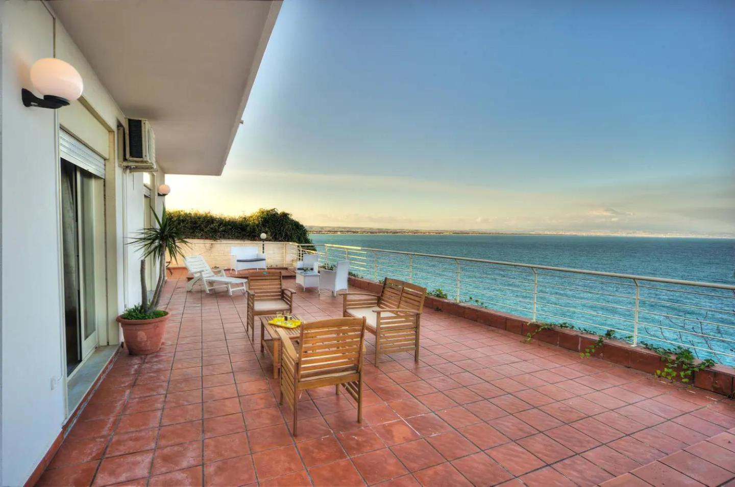 Вилла Terrazza Sul Mare Аньоне-Баньи Экстерьер фото